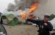 زاغه هایی در اردوگاه جنگل در کاله فرانسه به آتش کشیده شد