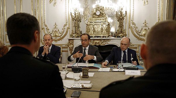 França: Mais 250 milhões de euros para a polícia França: Mais 250 milhões de euros para a polícia