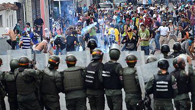 Venezuela'da muhalefet Maduro'nun koltuğunu sallıyor