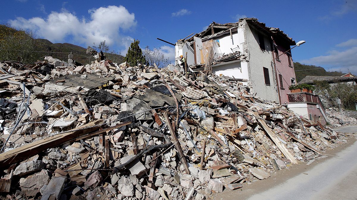 افزایش خسارت به شهر تخریب شده آماتریس ایتالیا