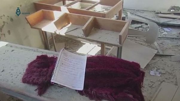 EUA e França acusam Rússia e Síria por bombardeamento a escola em Idlib EUA e França acusam Rússia e Síria por bombardeamento a escola em Idlib