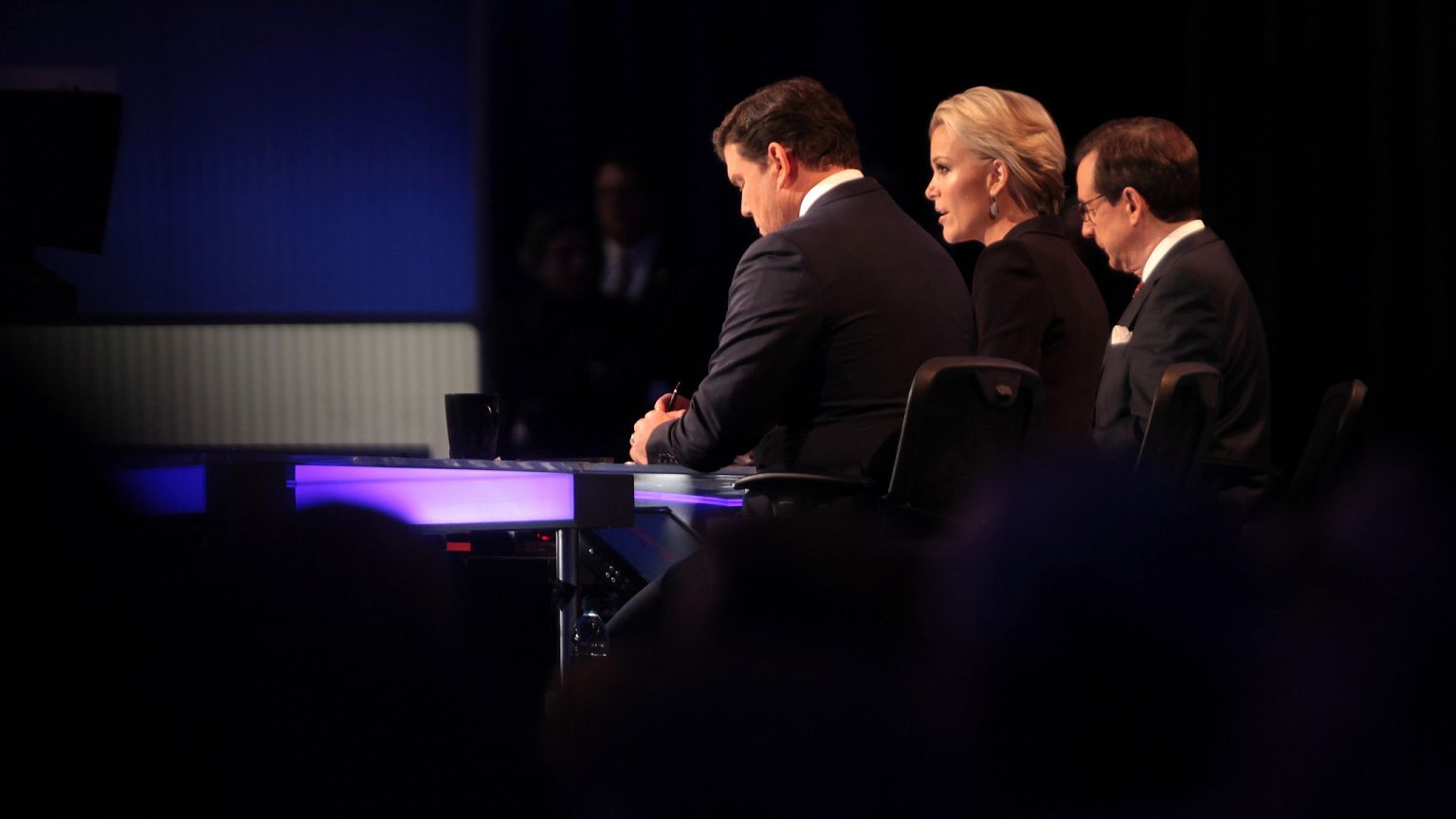 Trump ile atışan sunucu Megyn Kelly yıllık 20 milyon dolar maaş istiyor