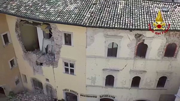 Itália: Depois da derrocada a reconstrução Itália: Depois da derrocada a reconstrução