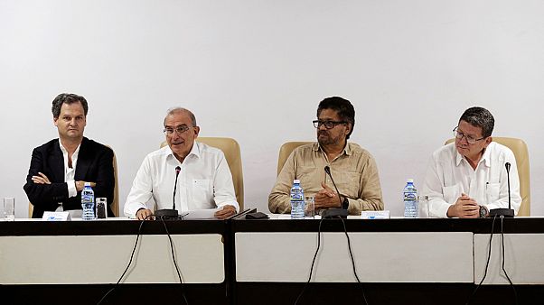 Les Farc et le gouvernement colombien modifient l'accord de paix Les Farc et le gouvernement colombien modifient l'accord de paix
