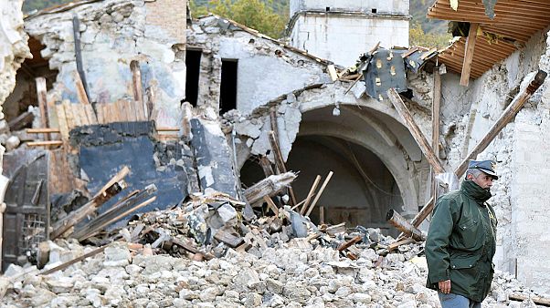 İtalya'daki depremin vurduğu bölgenin havadan görüntülendi İtalya'daki depremin vurduğu bölgenin havadan görüntülendi