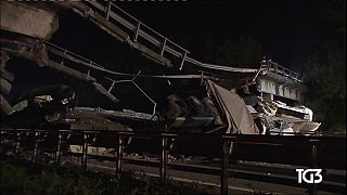 VIDEO: Stark befahrene Brücke in Italien stürzt ein