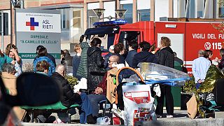 Decine di feriti per il violento terremoto nel centro Italia. Alcuni paesi completamente distrutti