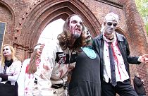 Zombies invadem Berlim no Dia das Bruxas