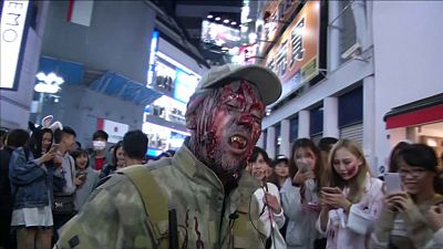 Rémséges jelmezekben a Halloweent imádó japánok