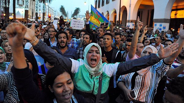 Se extienden las protestas en Marruecos por la brutal muerte de un pescadero Se extienden las protestas en Marruecos por la brutal muerte de un pescadero