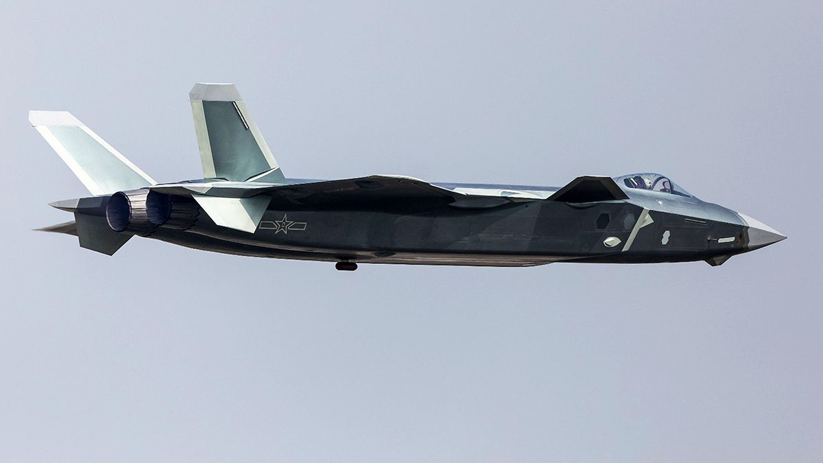 Cina: presentato ufficialmente l'aereo da caccia "invisibile" J-20