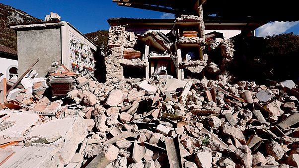 İtalya'da depremin vurduğu bölgede artçı sarsıntılar devam ediyor İtalya'da depremin vurduğu bölgede artçı sarsıntılar devam ediyor