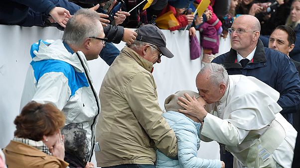 Papa Francis İsveç Katolik cemaatiyle buluştu Papa Francis İsveç Katolik cemaatiyle buluştu