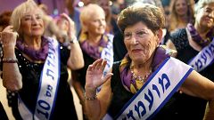 Holocaust survivors strut their stuff at beauty pageant