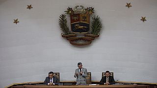 Parlamento venezuelano suspende ação contra Nicolás Maduro