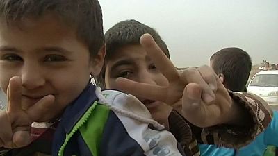 Civis iraquianos fogem de Mossul