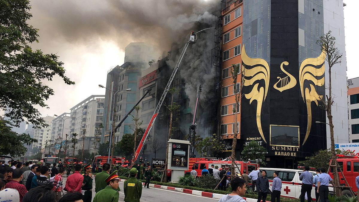 Вьетнам: пожар в ханойском караоке-баре привел гибели 13 человек