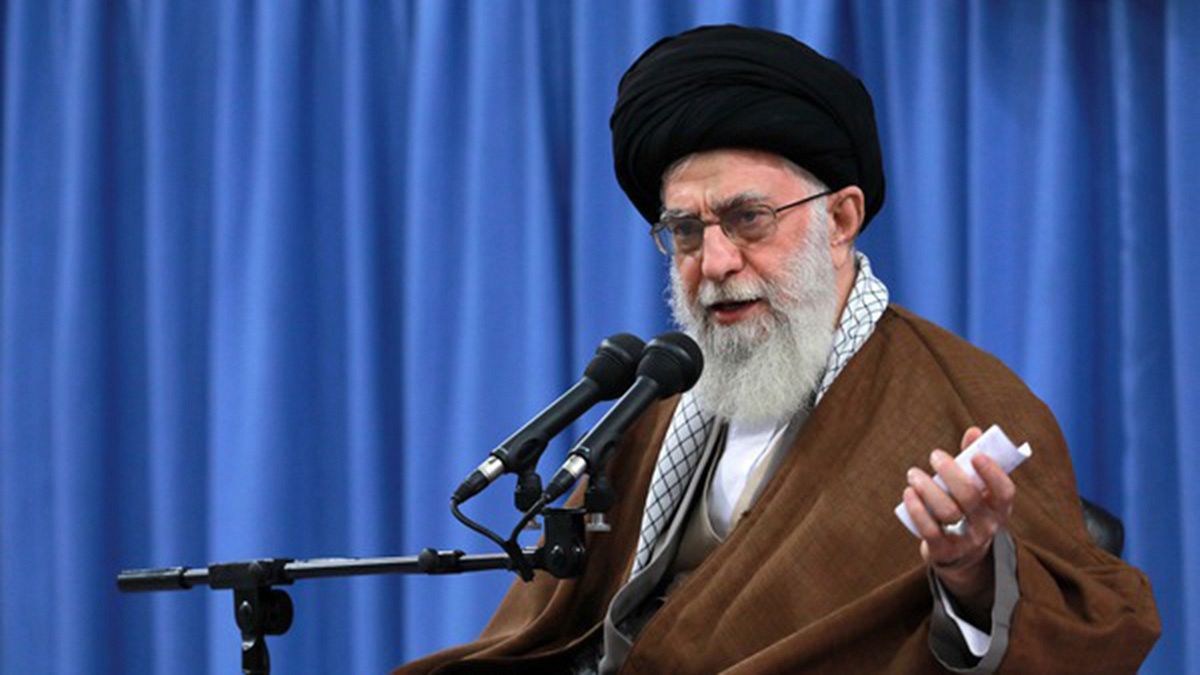 انتقاد تند رهبر ایران از طرفداران مذاکره با آمریکا
