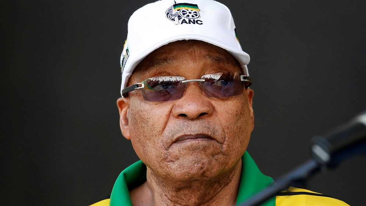 Jacob Zuma yolsuzluk raporunun önündeki engeli kaldırdı