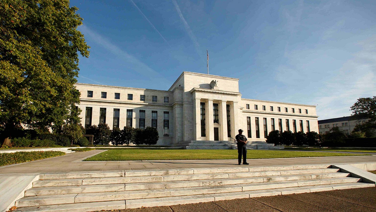 ΗΠΑ: Η FED κρατά αμετάβλητα τα επιτόκια, λίγο πριν τις εκλογές