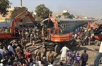 Al menos 21 muertos tras el choque de dos trenes en Pakistán
