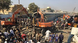 Pakistan'da tren kazası: En az 17 ölü