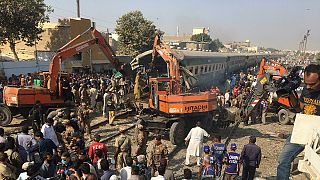 Al menos 21 muertos tras el choque de dos trenes en Pakistán