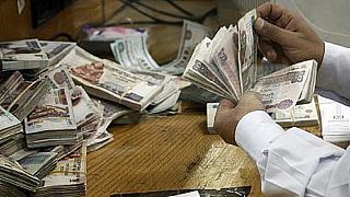 Egypt allows its currency to float freely