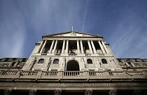 Bank of England lascia tassi a 0,25% "economia reagisce meglio del previsto"