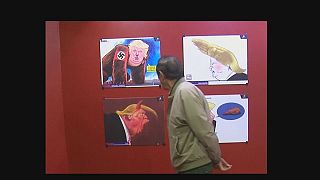 A Città del Messico le caricature di Trump