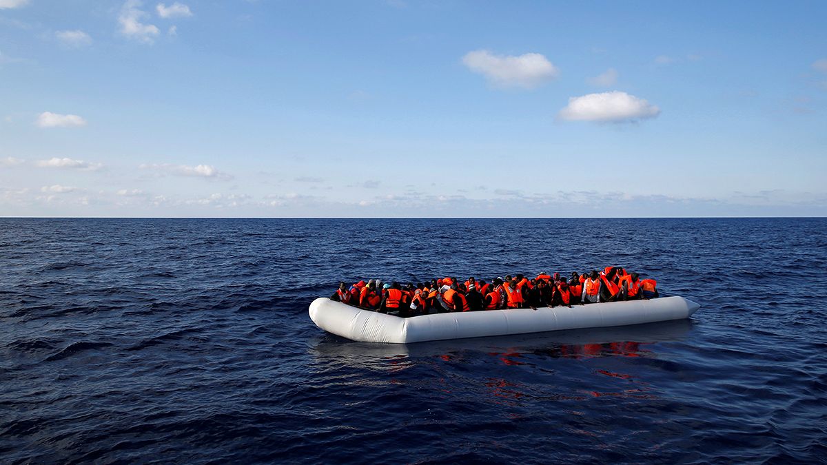 Migranti: almeno 240 dispersi al largo della Libia