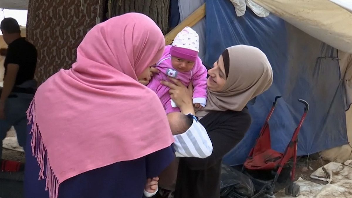 Что ждет новорожденных детей беженцев в Греции?