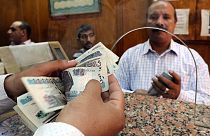 Egipto deja flotar a su moneda para contrarrestar el 'mercado negro'