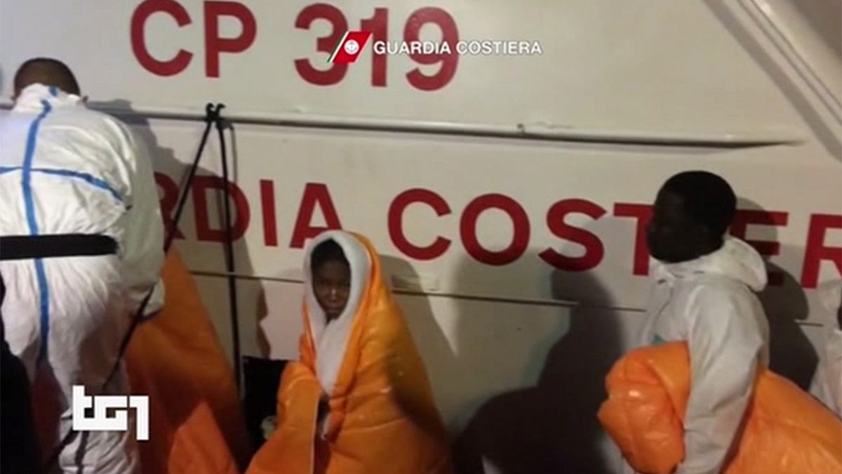 Pelo menos 240 migrantes morreram em dois naufrágios no Mar Mediterrâneo
