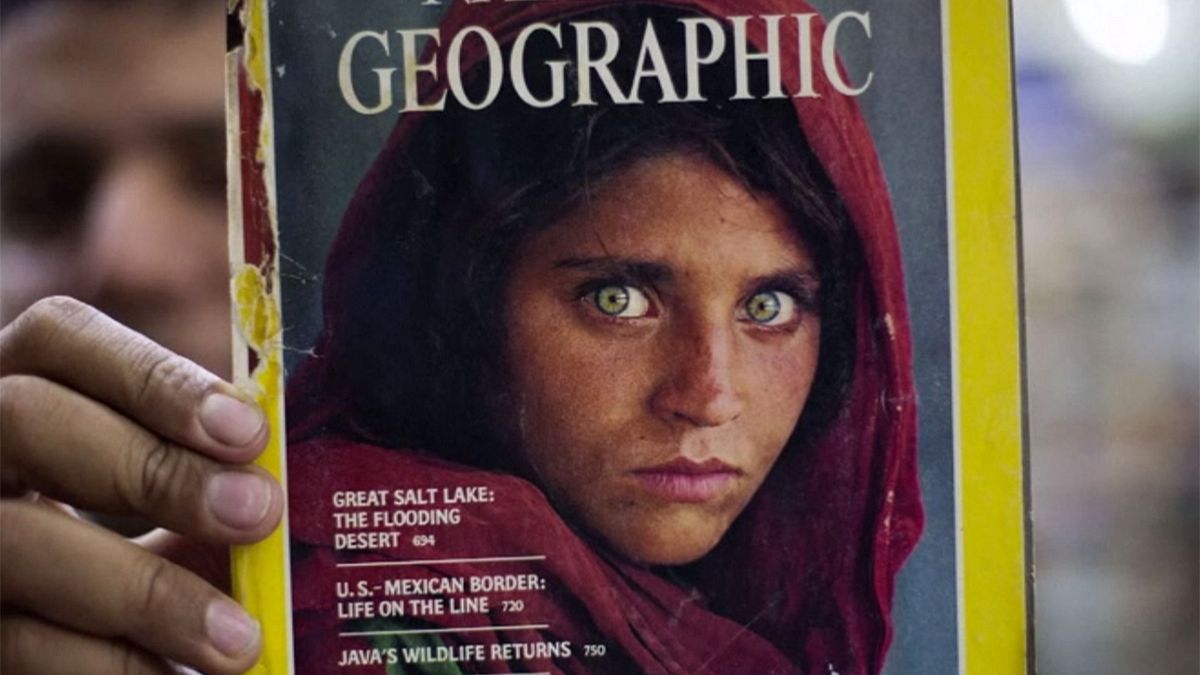 Elzárva marad a NatGeo-ról ismert afgán nő