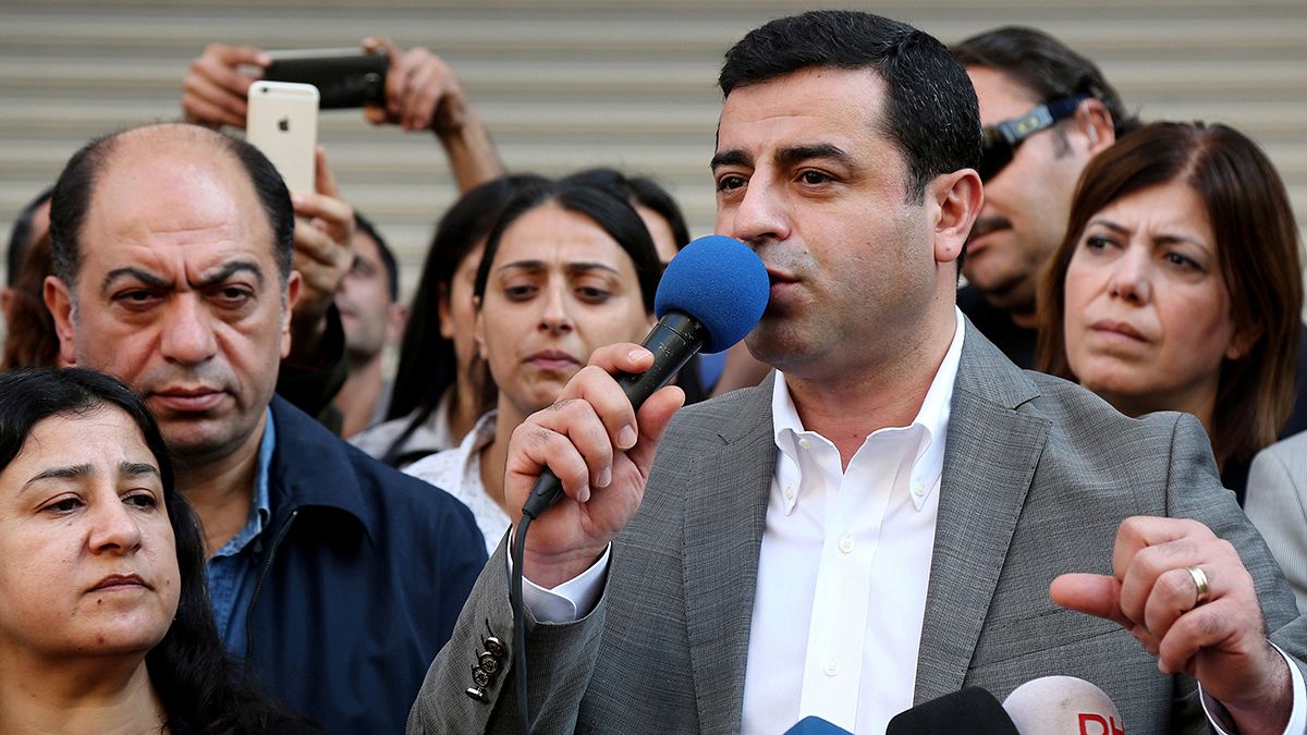 Turquia: Detidos dirigentes do Partido Democrático dos Povos (HDP)