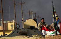 القوات العراقية تتقدم في الموصل والطائرات الأميركية تمهد للاقتحام