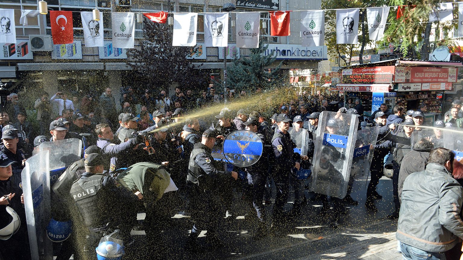 HDP'li milletvekillerine destek yürüyüşüne polis müdahalesi