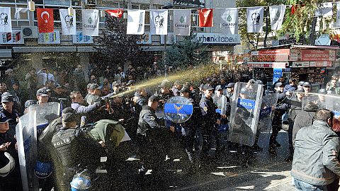Ausschreitungen bei Kurdenprotesten in Deutschland und der Türkei