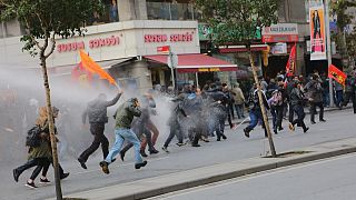 Proteste contro Erdogan a Istanbul: la polizia usa idranti e lacrimogeni