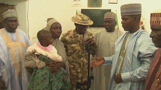 Aparece con vida y con un bebé de diez meses otra niña de Chibok