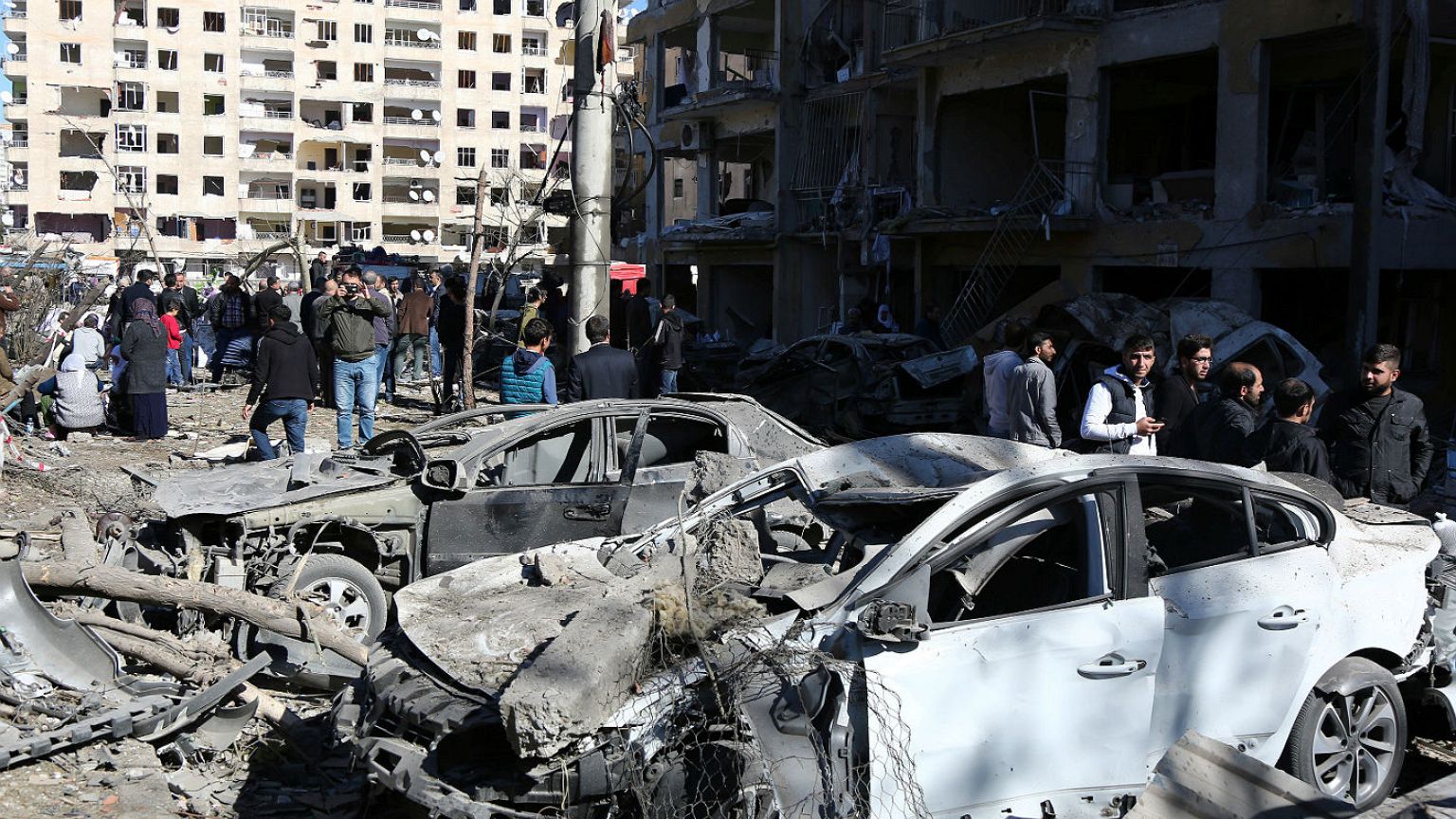 Ντιγιαρμπακίρ: Παρακλάδι του PKK ανέλαβε την ευθύνη για την αιματηρή επίθεση