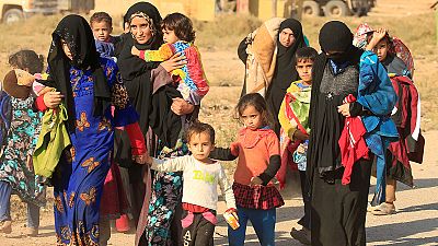 Civiles de Mosul huyen de sus hogares en busca de seguridad