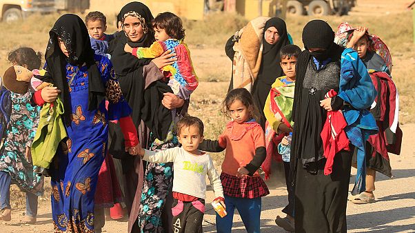 Zivilisten fliehen aus Mossul Zivilisten fliehen aus Mossul