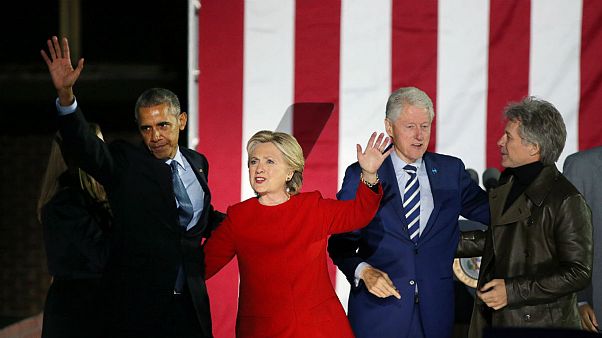 El carisma de Obama acompaña a Clinton en su último día de campaña El carisma de Obama acompaña a Clinton en su último día de campaña