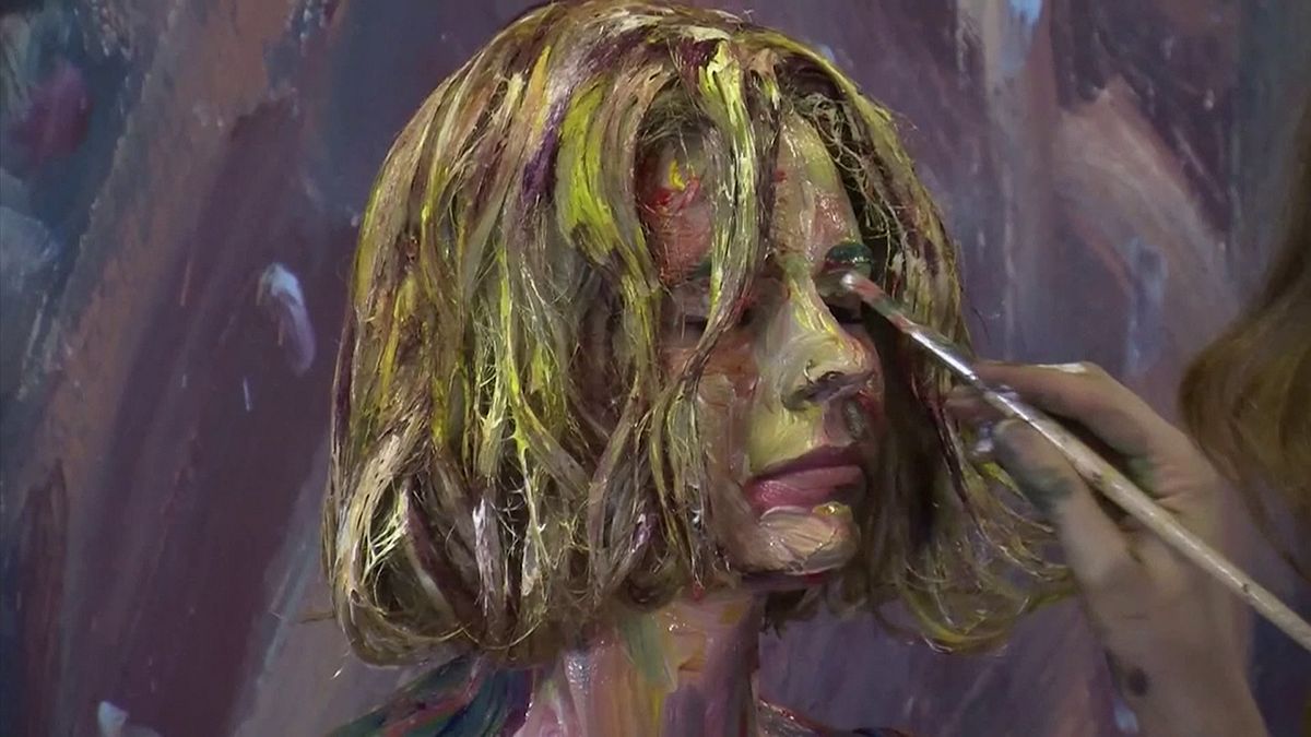Artista de Los Angeles transforma pessoas em pinturas
