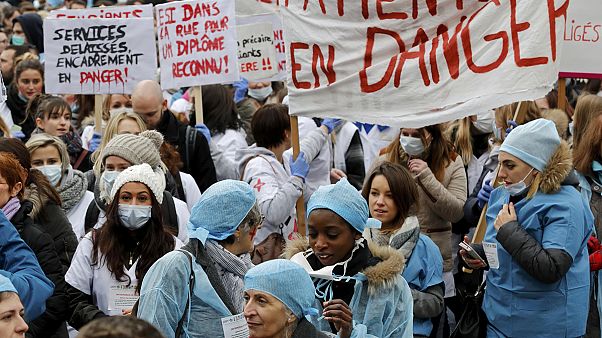 Fransa'da hemşireler greve gitti Fransa'da hemşireler greve gitti