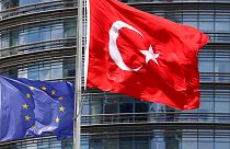 Juncker: Erdogané a felelősség, ha a törökök nem kapják meg az uniós vízummentességet