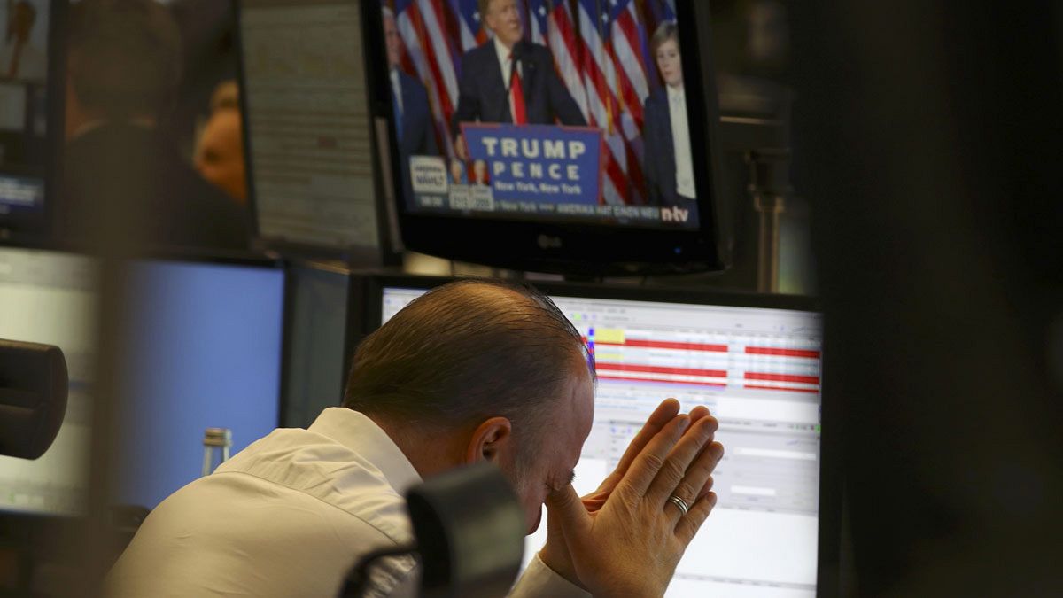 Трамп обвалил финансовые рынки и доллар