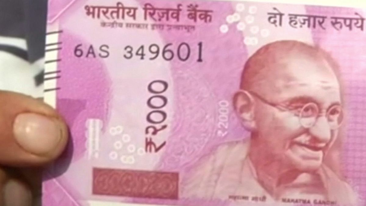 Hindistan hükümeti 500 ve 1000 rupilik banknotları piyasadan çekti
